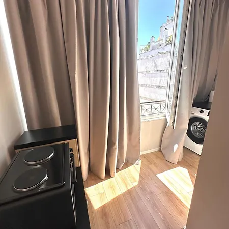 Gasthuis Amazon 8 Tirana