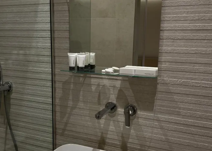 Gasthuis Amazon 8 Tirana